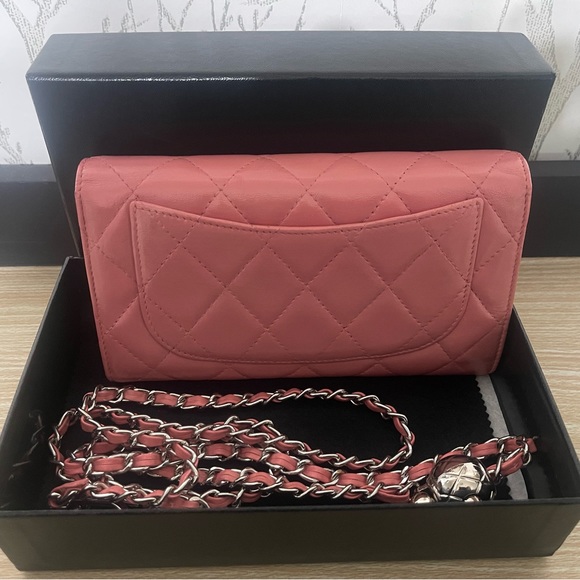 CHANEL Matelasse Lambskin Pink Long Wallet with matching chain link strap - Picture 2 of 6